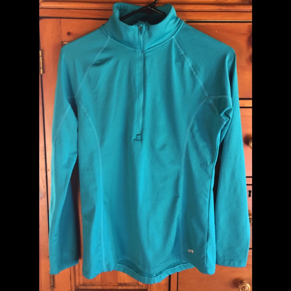 Like new Layer 8 woman’s fall running pull over